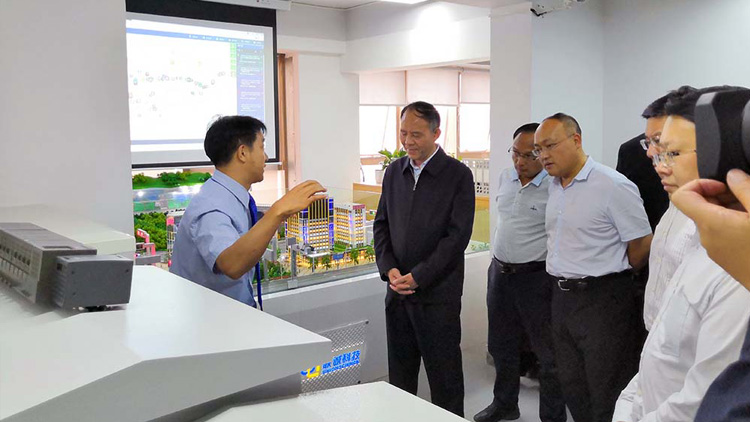 云南省副省長(zhǎng)王顯剛一行蒞臨聯(lián)誠(chéng)科技調(diào)研指導(dǎo)！