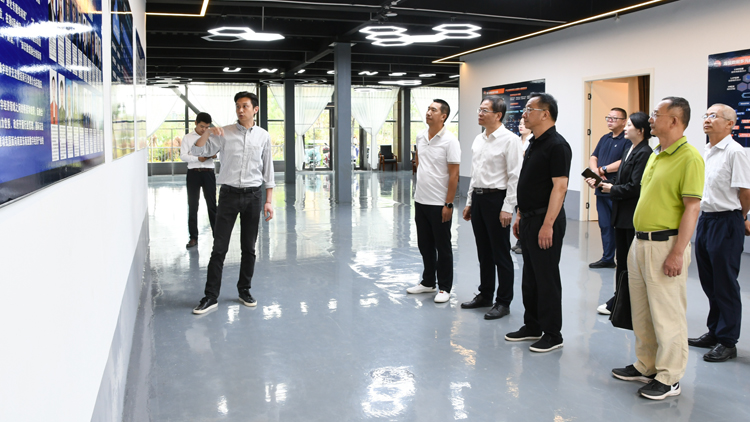 省政協(xié)副主席、省工商聯(lián)主席高峰調(diào)研聯(lián)誠科技集團